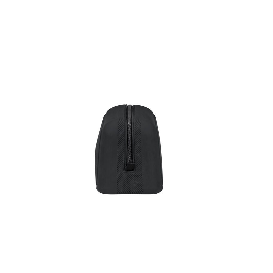 Urban Groove Toiletry Kit in the color Black. image number 3